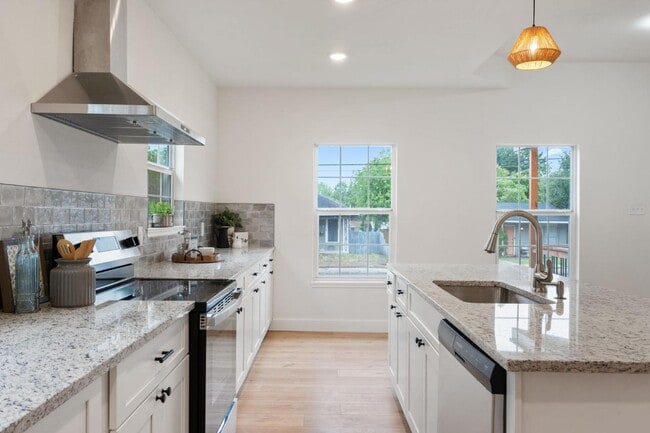 Photo - 2035 Martin Luther King Dr House