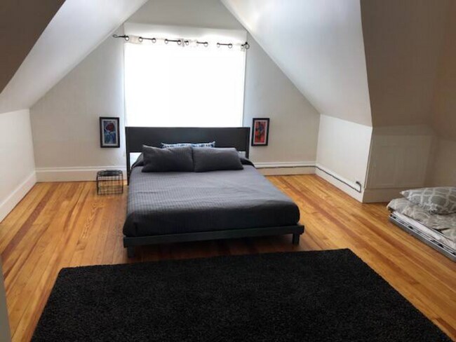 Bedroom - 2342 Broadway St