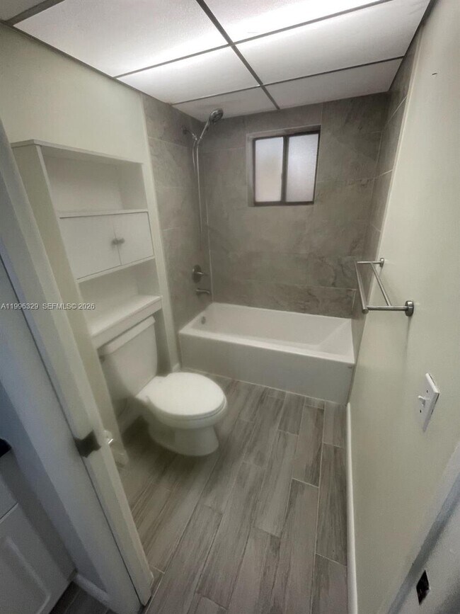 Foto del edificio - 8015 SW 107th Ave