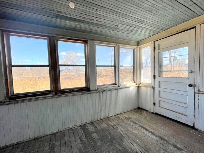 Building Photo - 2 Bedroom 1 Bathroom Bungalow