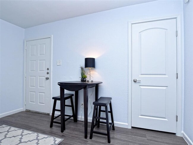 Foto del edificio - 1840 Burton Dr