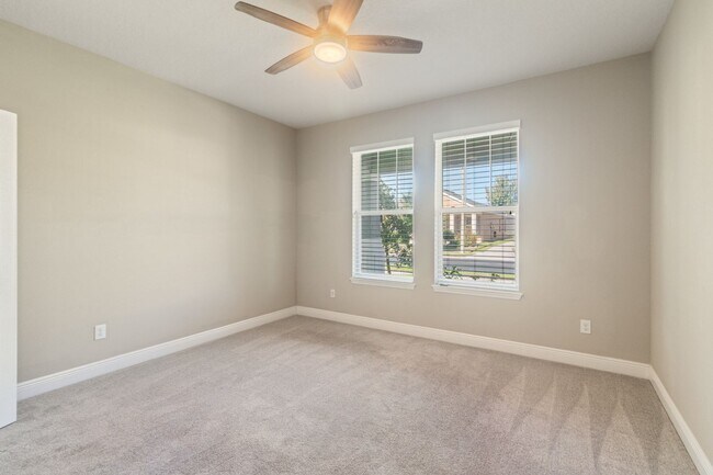 Foto del edificio - Stunning Avalon Park 4 Bed / 3 Bath Home f...