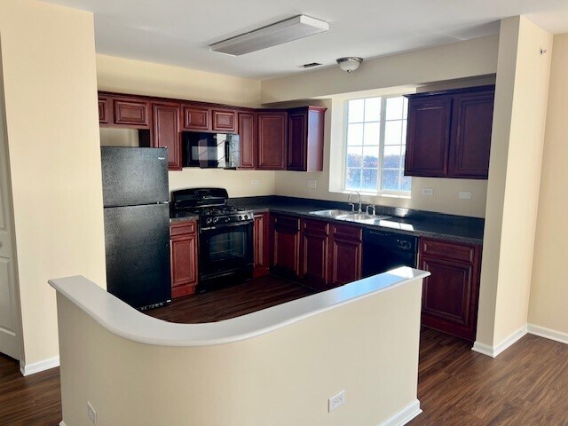 Foto del edificio - 238 E Irving Park Rd