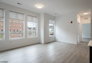 Building Photo - 22 Schuyler Pl