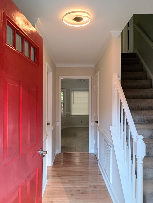 Inviting foyer - 5505 Standing Oak Pl