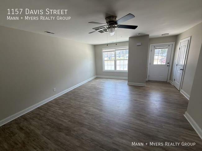 Building Photo - 1157 Davis St