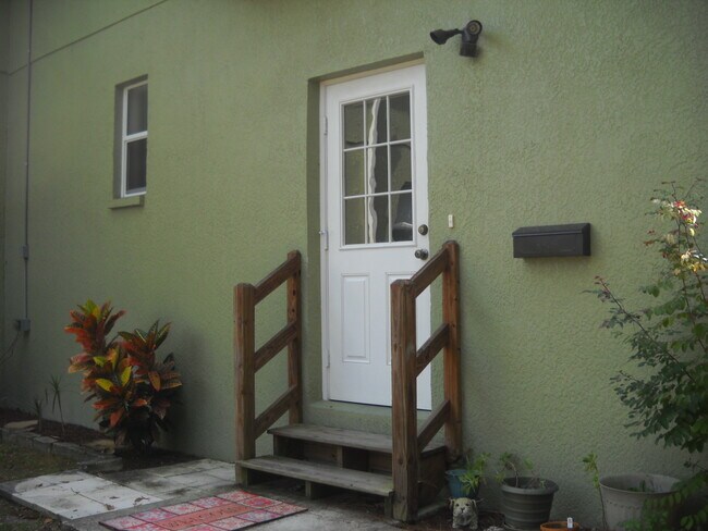 Foto del edificio - 5841 Cherry Ridge Pl