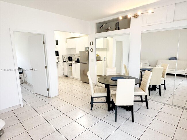 Foto del edificio - 2160 Bay Dr
