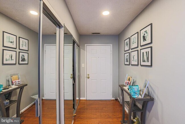 Foto del edificio - 2107 Woodbox Ln