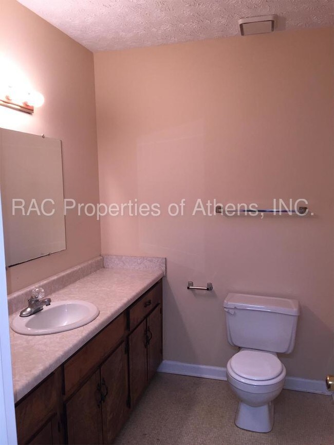 Building Photo - 293 Highland Park Dr