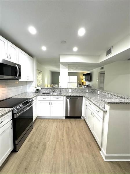 Foto del edificio - 2208 S Cypress Bend Dr