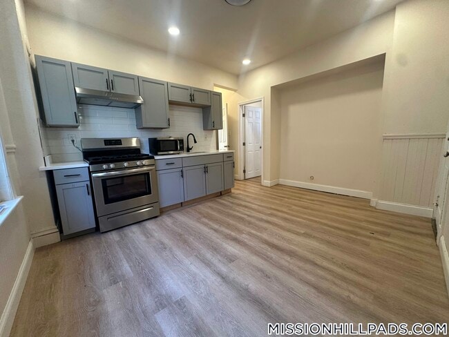 Building Photo - 127 Harrishof St