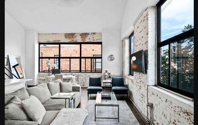 Building Photo - 3309 Blake St