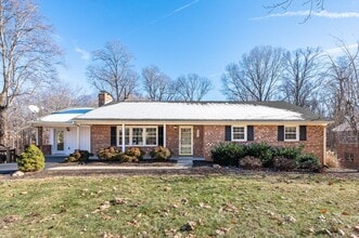 Building Photo - 441 Winding Way Rd