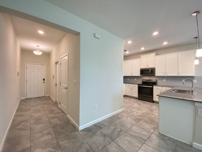 Building Photo - 3BD/2.5BA Townhome in Econ Trails Near Val...