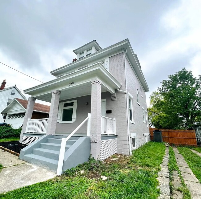 Building Photo - 3915 Lovell Ave