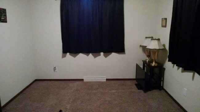 Building Photo - 2 Bedroom Duplex