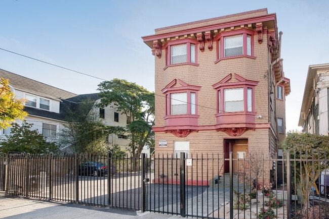 Building Photo - 537 33rd St