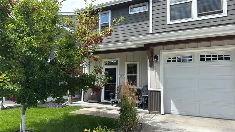 Front - 2485 Aspen Grv