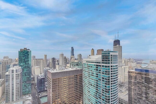 Building Photo - 512 N McClurg Ct