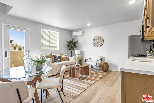 Building Photo - 10035 S Western Ave