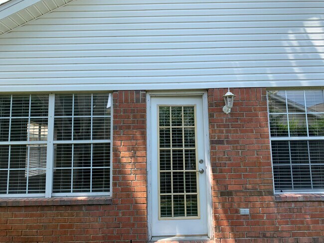 Foto del edificio - 4650 Windstarr Dr