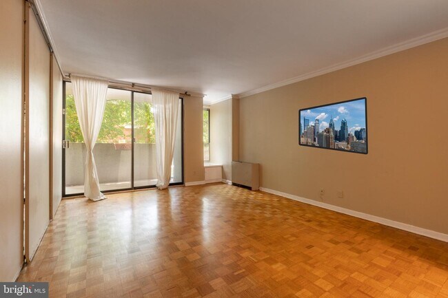 Building Photo - 224-30 W Rittenhouse Square