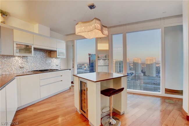 Building Photo - 3750 S Las Vegas Blvd