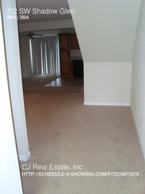 Building Photo - 712 SW Shadow Glen Dr