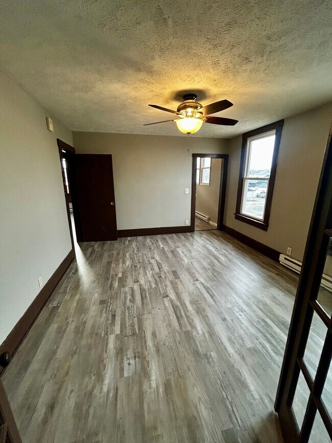 Foto del edificio - 283 W Main St