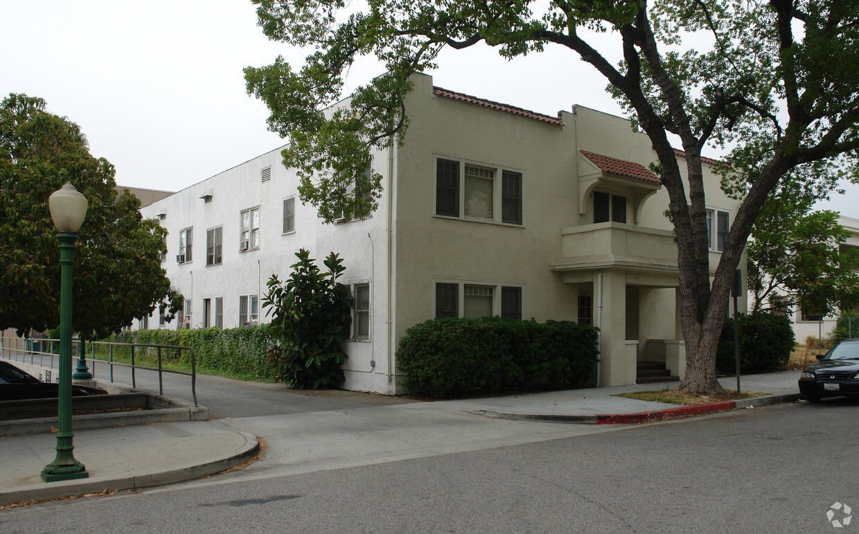 Building Photo - 119 N Kenwood St