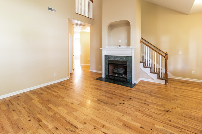 Building Photo - 1305 Pinethicket Dr