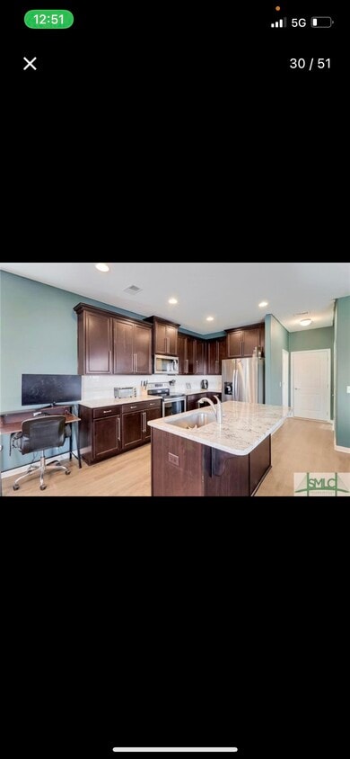 Large island kitchen - 98 Crystal Lake Dr