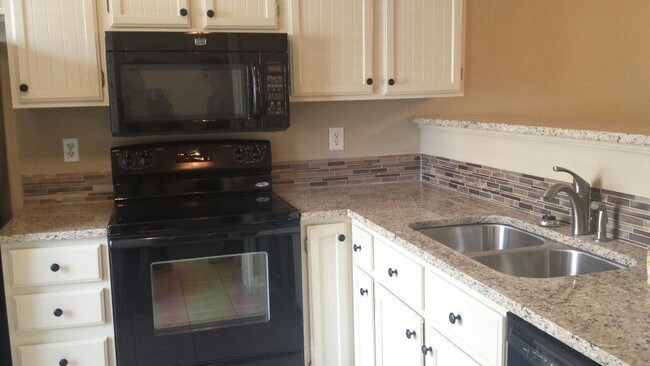 Kitchen - 103 Williamsburg Cir