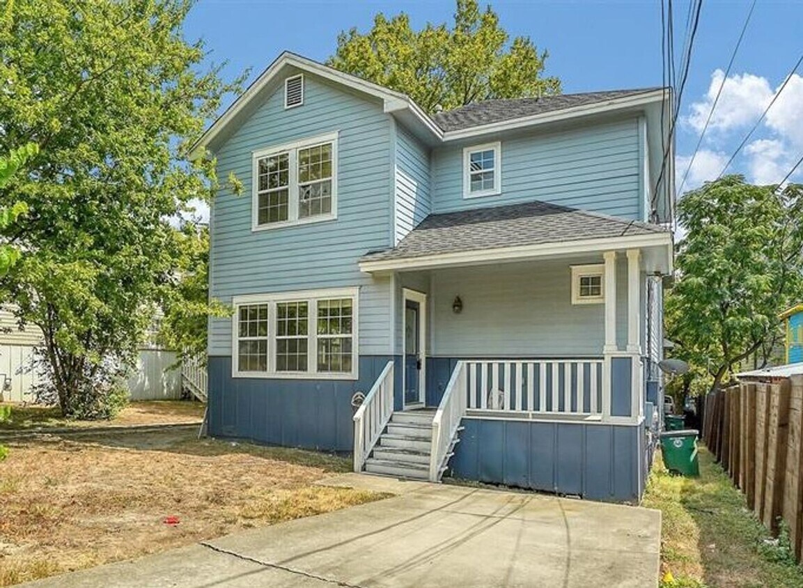 Foto principal - 2115 E 18th St