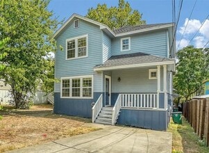 Building Photo - 2115 E 18th St