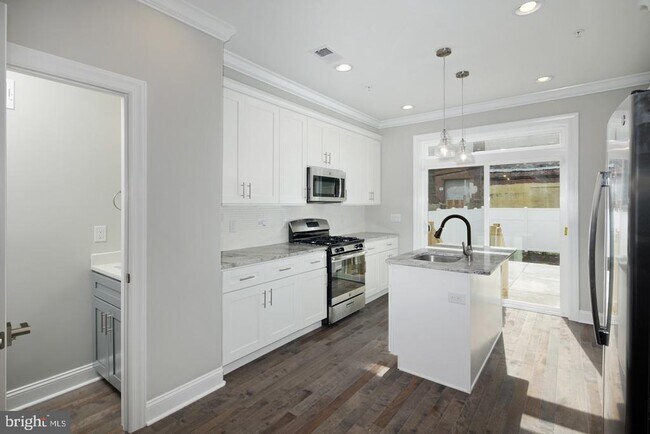 Foto del edificio - 220 Cecil B. Moore Ave