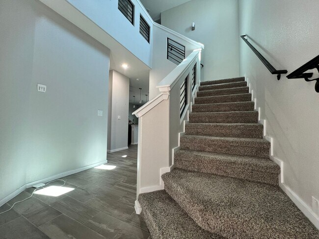 Building Photo - Stunning East Side Home