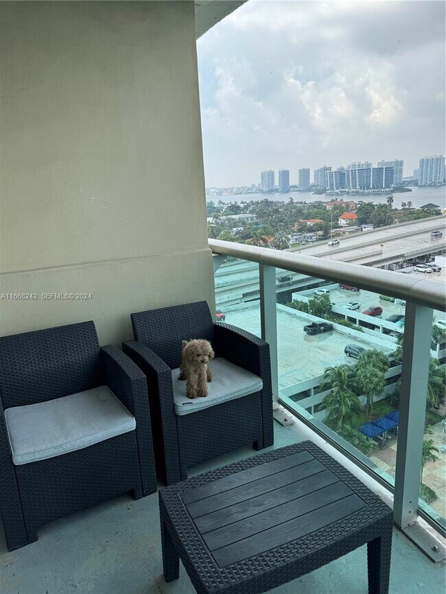 Foto del edificio - 19370 Collins Ave