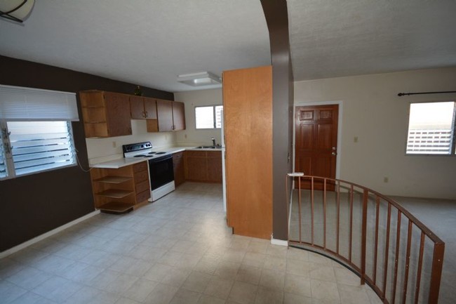 Building Photo - 2/1/2 Immaculate Downstairs Unit w/ Split ...