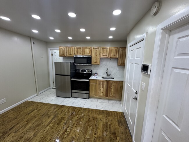 Foto del edificio - 1885 Eastern Pky