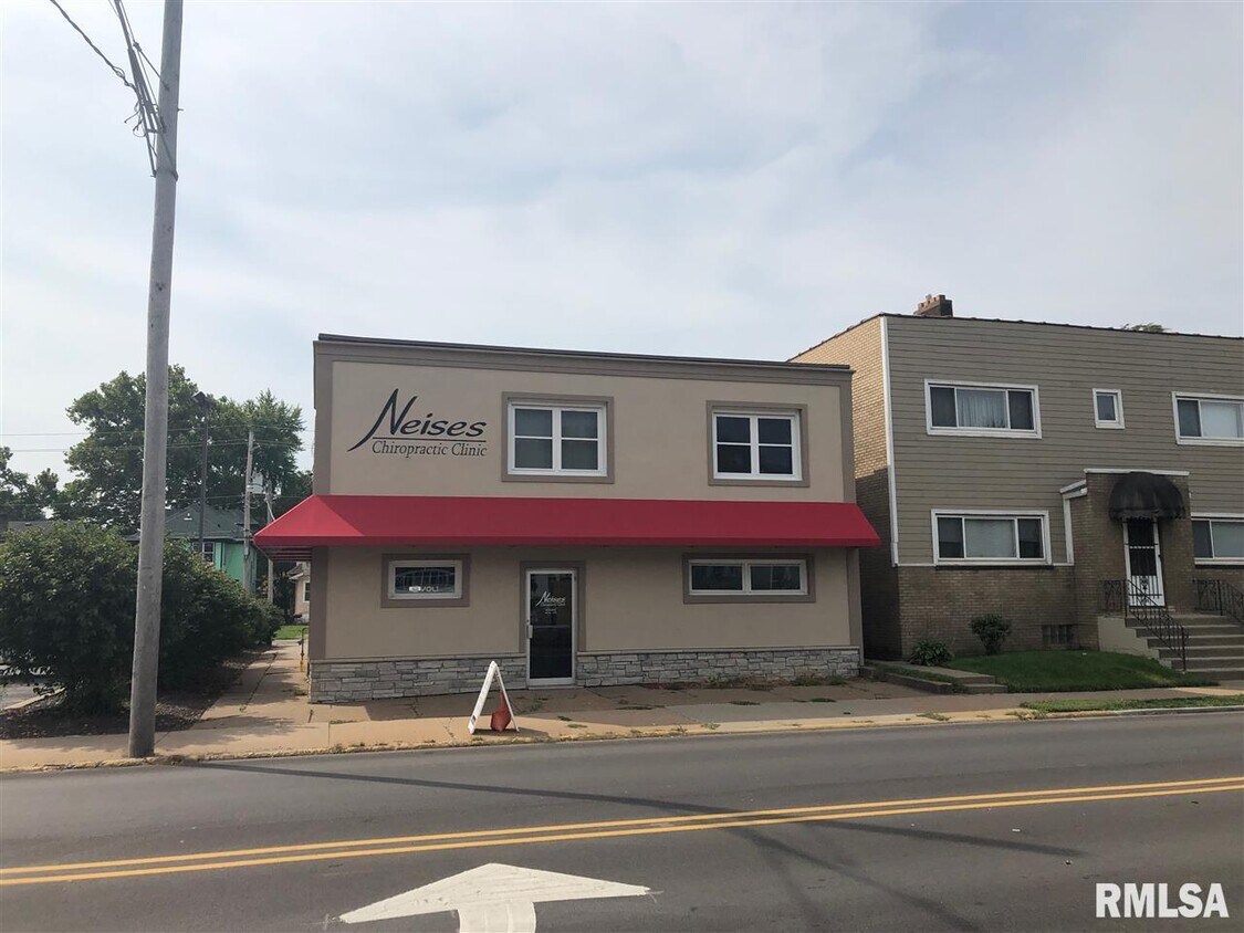 2512 18th Ave Unit Half, Rock Island, IL 61201 Apartments in Rock Island, IL