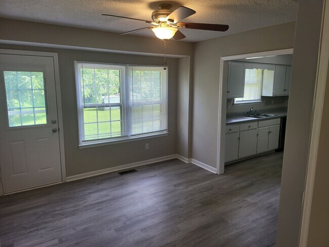 Building Photo - Nice Mt. Juliet Ranch 4 bedroom 2 bath on ...