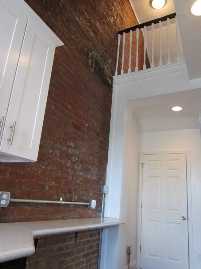 Foto del edificio - Beautiful 3 bed, 1 bath luxury apartment S...
