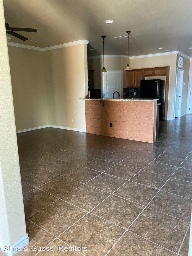 Building Photo - 4 br, 2.5 bath House - 1005 Old Course Road