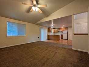 Building Photo - 468 Helen St