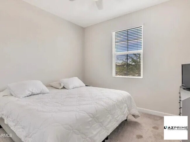 Building Photo - 19006 W Madison St