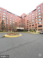 Building Photo - 1021 Arlington Blvd