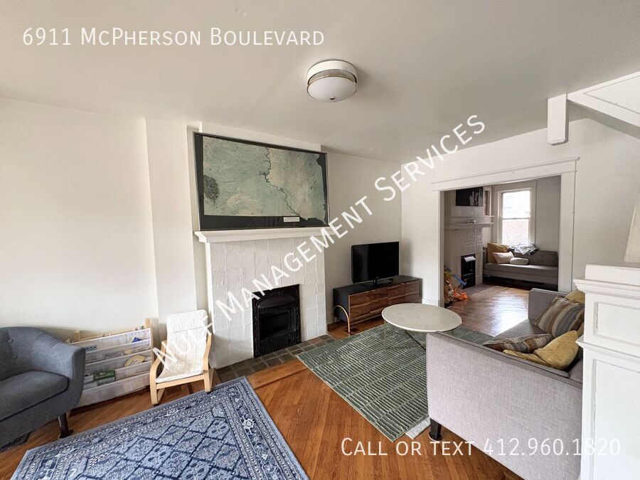 Foto principal - 3 bed, 1 bath house, + bonus room in Point...