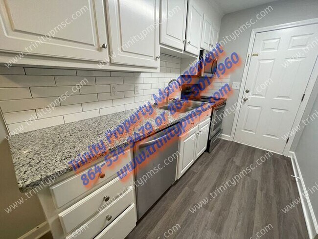 Foto del edificio - Brand new upfit throughout! Must see!